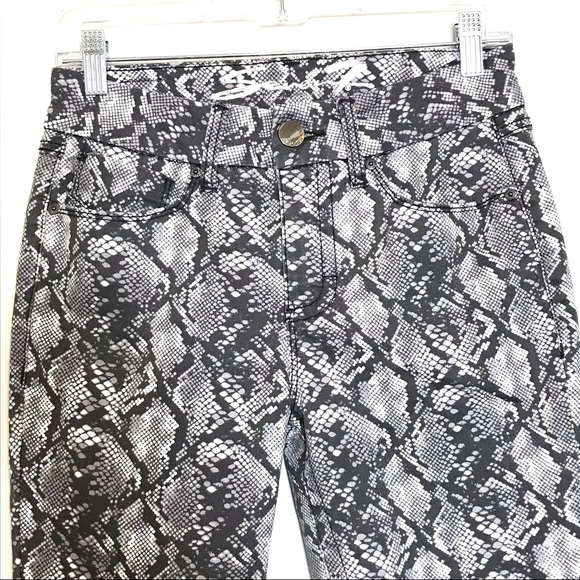 SEVEN7 Tummyless High Rise Snake Skin Print Skinny Jeans - Picture 3 of 9